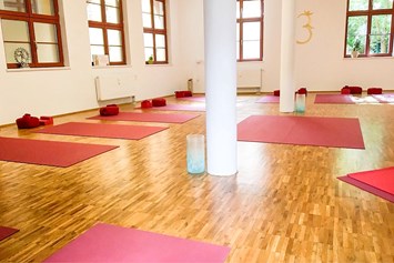 Yoga: Großer Yogasaal - Das Bewegte Haus - Zentrum für Yoga und ganzheitliches Leben