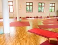 Yoga: Großer Yogasaal  - Das Bewegte Haus - Zentrum für Yoga und ganzheitliches Leben