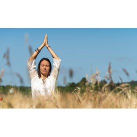 Yoga: Klangyoga, Sanftes Yoga mit Klang. Ein Angebot aus der Kombination von Shakti Dance dem Yog des Tanzens und Klangyoga nach Emily Hess - Kundalini Yoga - Shakti Dance - Kassel