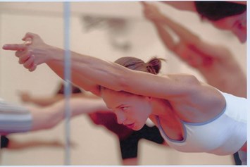 Yoga: https://scontent.xx.fbcdn.net/hphotos-xfp1/t31.0-8/s720x720/467995_10150675266147949_1768818459_o.jpg - Your Yoga - 16 Jahre Bikram Yoga Studio Hamburg direkt in Eppendorf