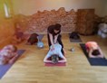 Yoga: Yoga bei Nadi Yoga. 
Gut ausgebildete Trainer betreuen euch in den Yogaklassen und im Einzeltraining. - Mareike Meyer / Nadi Yoga Berlin