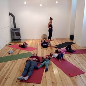 Yoga: kids yoga relaxation - Yogaji Studio