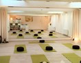 Yoga: Das großzügige und helle Yogaloft macht es durch seine ruhige und angenehme Atmosphäre ganz leicht, vom Alltag und ganz bei sich anzukommen.

Zum vielseitigen Kursangebot gehören Power-Yoga, Hatha-Yoga, Yin-Yoga, Aerial-Yoga (Yoga im Tuch), Yogilates, Yogatherapie sowie Privatstunden und regelmäßige Workshops & Yogatage!
 - Yoga Studio Spirit & Motion