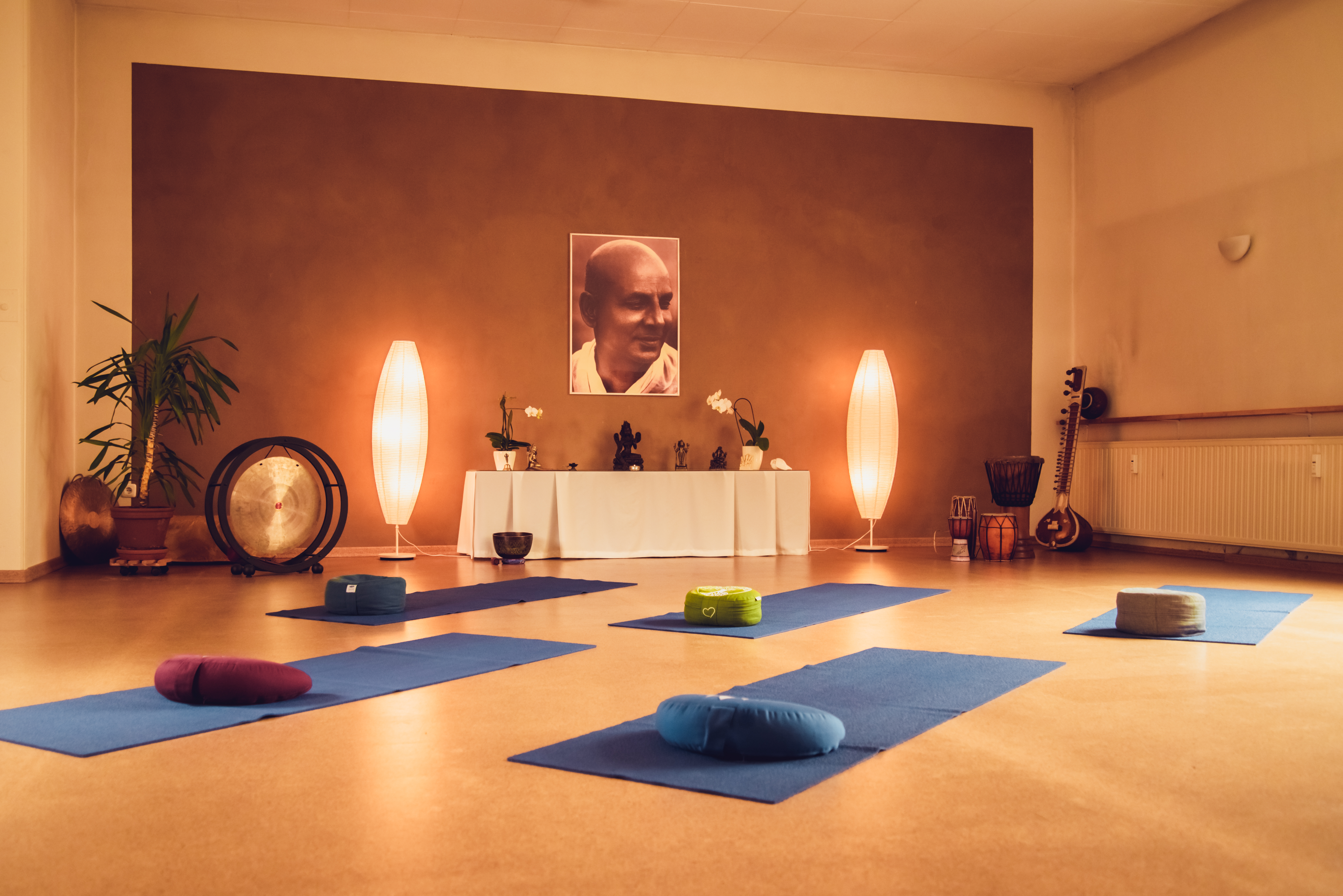 Yogakurs - geeignet für: Anfänger - Der Yogaraum - Yoga Vidya Schwerte