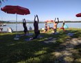 Yoga: Strandyoga - Verena & Nic / Yoginissimus