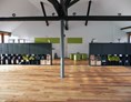 Yoga: Das Yoga Studio ist mit Echtholzparkett und Fußbodenheizung ausgestattet.  - BeWell Yoga Studio