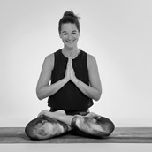 Yogakurs - Niki Lachmann/ Omoststadt
