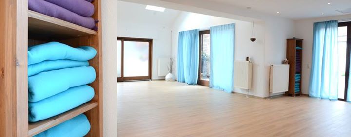 Yogakurs - Bonn - https://scontent.xx.fbcdn.net/hphotos-xft1/v/t1.0-9/s720x720/945887_1016067725101192_5273335279827513237_n.jpg?oh=92af8c447133034d121c613e0597bf1d&oe=575E0E42 - Yoga del Sol