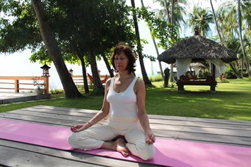 Yoga: https://scontent.xx.fbcdn.net/hphotos-xap1/t31.0-8/s720x720/10010363_1417508998517887_5905724874012563786_o.jpg - Angela Bunk-Meinert, Yoga & Therapie