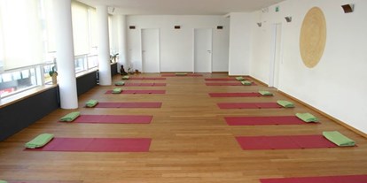 Yoga course - Lohfelden - https://scontent.xx.fbcdn.net/hphotos-xtf1/t31.0-8/s720x720/11118998_961390810540443_3716527821465810709_o.jpg - Kassel.Yoga by Claudia Grünert