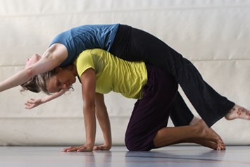 Yoga: Contact Imrovisation & Feldenkrais - Ooom Yogastudio