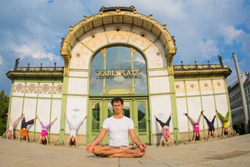Yoga: Gino Unterhofer Ashtanga Yoga - Ooom Yogastudio