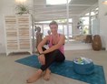 Yoga: Kurz zu mir: 
Ich bin leidenschaftliche Lehrerin für Ashtanga Yoga, Flow, Areal Yoga sowie Geburts- & Rückbildungsyoga - Yoga Parinama - Online-Yoga-Kurse & Vor Ort Kurse