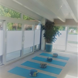 Yoga: Das Yogastudio in Neuburg an der Donau ist hell gemütlich - Yoga Parinama - Online-Yoga-Kurse & Vor Ort Kurse