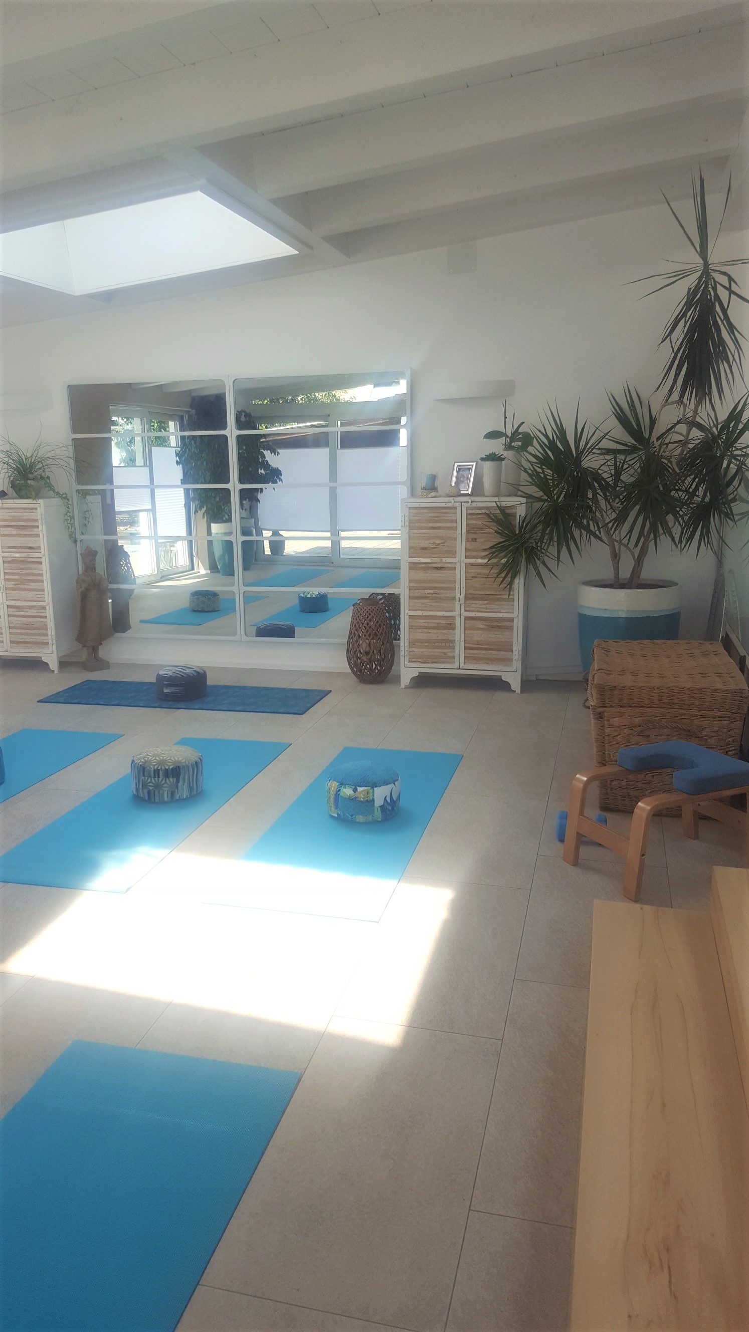 Yoga: Neben der Praxis, bieten wir auch Meditation, Pranayama und zum Ausklang einen stärkenden Tee - Yoga Parinama - Online-Yoga-Kurse & Vor Ort Kurse