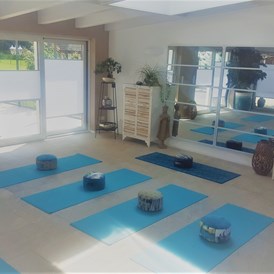 Yoga: Yogamatten sowie Meditationskissen sind für unsere Schüler vorhanden - Yoga Parinama - Online-Yoga-Kurse & Vor Ort Kurse
