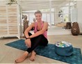 Yoga: Willkommen 
bei Yoga-Parinama

meine Name ist Christine Fischer und ich betreibe eine gemütliches Yogastudio in Neuburg an der schönen Donau

Neben Kursen vor Ort biete ich auch unterschiedliche Onlinekurse an. Schau einfach mal auf unsere Seite unter:

www.yoga-parinama.de - Yoga Parinama - Online-Yoga-Kurse & Vor Ort Kurse