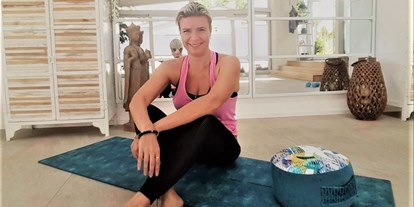 Yoga - Bayern - Willkommen 
bei Yoga-Parinama

meine Name ist Christine Fischer und ich betreibe eine gemütliches Yogastudio in Neuburg an der schönen Donau

Neben Kursen vor Ort biete ich auch unterschiedliche Onlinekurse an. Schau einfach mal auf unsere Seite unter:

www.yoga-parinama.de - Yoga Parinama - Online-Yoga-Kurse & Vor Ort Kurse