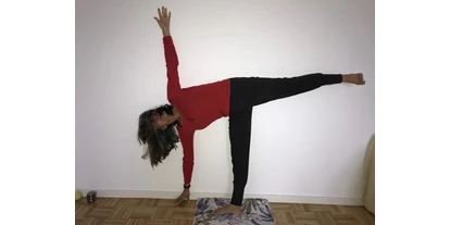 Yogakurs - Ambiente: Kleine Räumlichkeiten - Darmstadt Arheilgen - Yoga macht Spass und tut gut zu jeder Zeit
 - tt-yoga
