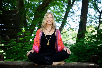 Yoga: Barbara Strube
Zertifizierte Yogalehrerin
Happy Yoga Lingen
Yoga Festival Lingen - Happy Yoga Lingen Barbara Strube