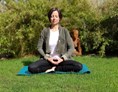 Yoga: Hi. Ich heiße Sonja, bin Ergotherapeutin, Yogalehrerin Advanced, Meditationstrainerin und Kursleiterin für Entspannungstechniken.  - Sonja Löbel/ SeiDu-Yoga