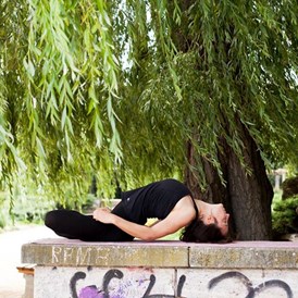 Yoga: https://scontent.xx.fbcdn.net/hphotos-xat1/t31.0-8/s720x720/10608666_685893494825465_1127996648131201518_o.jpg - Ashtanga Yoga Loft Leipzig