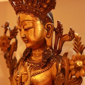 Yoga: Sita Tara ist unsere Ikone; die Göttin der Weisheit und gütigen Handelns. Ihr Name bedeutet die "Befreierin". - Sita Tara Berlin