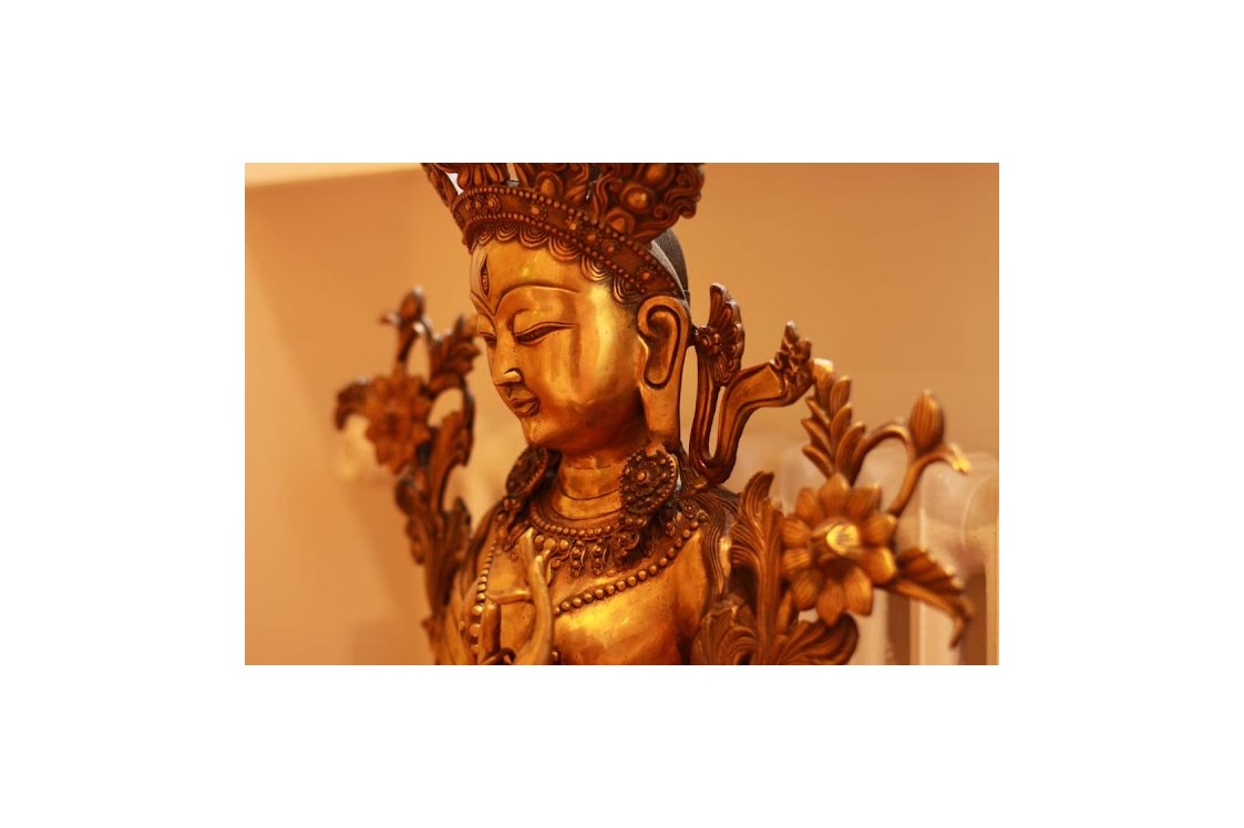Yoga: Sita Tara ist unsere Ikone; die Göttin der Weisheit und gütigen Handelns. Ihr Name bedeutet die "Befreierin". - Sita Tara Berlin