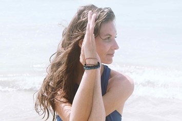 Yoga: Sandra Grosse design | marketing | yoga - @yellowvibesyoga