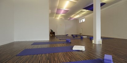 Yoga course - Groß Grönau - https://scontent.xx.fbcdn.net/hphotos-xfa1/v/t1.0-9/541108_451477331533291_375772188_n.jpg?oh=53ed2518c3197cdbf015e94ddc350334&oe=575C2695 - Verbiegefreude Yogastudio