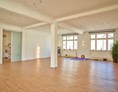 Yoga: Unser großer lichtdurchfluteter Yoga Raum - Samana Yoga - Rebalancing Life! in Offenbach