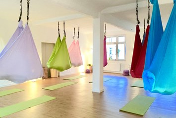 Yoga: Aerial Yoga im Samana Yoga Offenbach - Samana Yoga - Rebalancing Life! in Offenbach