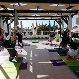 Yoga: Aerial Yoga auf der Dachterrasse - Pranapure Yoga Maspalomas