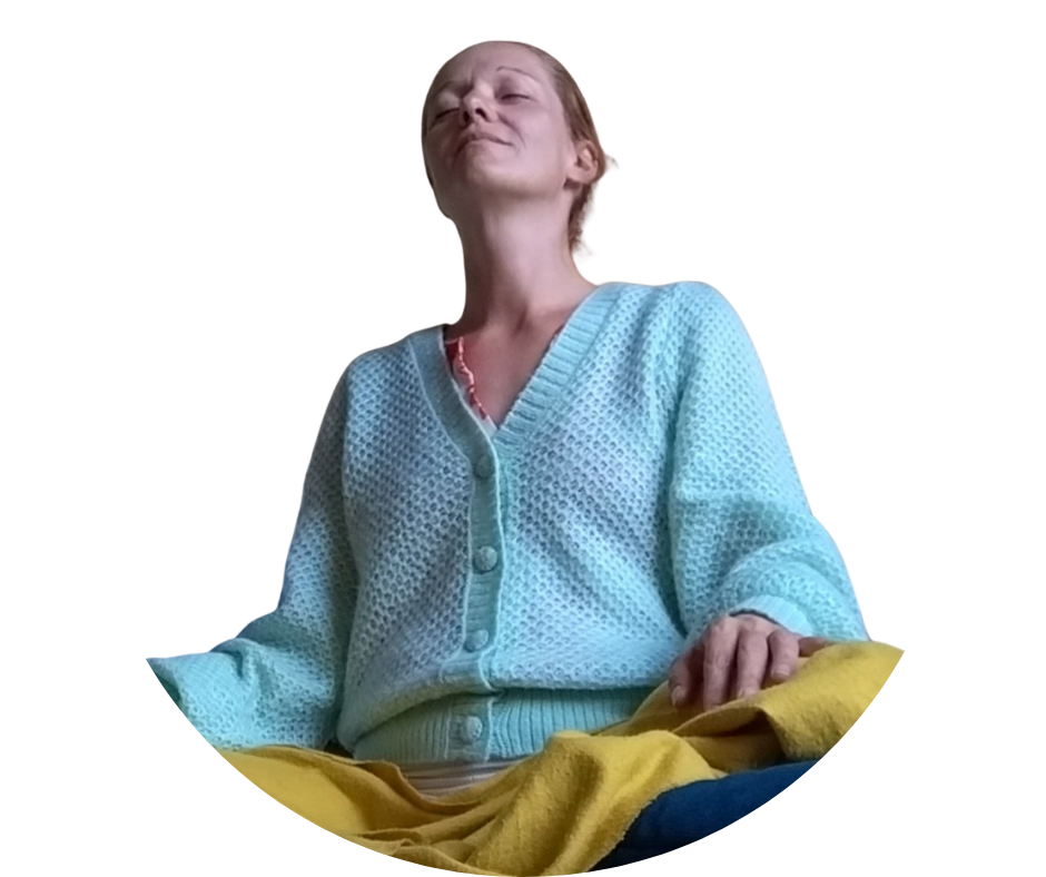 Yoga: SPERRNÄCHTE-MEDITATIONSREISE

Gemeinsame Live-Online-Meditationen für einen wertschöpfenden Jahresrückblick

Die Sperrnächte finden jedes Jahr in der dunkelsten Zeit des Jahres statt. 

Es sind die 12 Tage und Nächte vor der Wintersonnenwende, welche die längste Nacht des Jahres markiert und mit der die Tage wieder heller werden; bezogen auf die Sonne/ das Licht, der Beginn eines neuen Jahreszyklus. Vorher heißt es innere Einkehr und Rückbesinnung auf die letzten zwölf Monate; auf all die Geschenke, die das vergangene Jahr Monat für Monat mit sich gebracht hat, sowohl die, die wir als angenehm empfanden, als auch die, die persönliches Wachstum mit sich gebracht haben. 

So sind die Sperrnächte eine besondere Zeit der Dankbarkeit, Wertschätzung, Potentialentfaltung und Transformation. 

Sie bereiten Dich optimal auf die Wintersonnenwende, das Fest der Liebe, die Rauhnächte und den Jahresabschluss vor und tanken Dich mit Serotonin und Oxytocin auf.

Hier hast Du die großartige Möglichkeit

✨ die Zusammenhänge Deines Seins neu zu erfahren,
✨ den Grundstein für Deine nur für Dich bestimmten universellen Rauhnächte-Botschaften zu legen,
✨ Deinen Schicksalsfaden für das kommende Jahr wesentlich mitzubestimmen und
✨ eins mit Dir und dem Universum, Sinn-erfüllt ganzheitlich gesund erfolgreich durch Dein Leben; Dein Glück und Deine Herausforderungen zu fließen.

Du kannst diese stille, mystische Zeit für Dich nutzen, um

✨ inne zu halten und Dich zu besinnen,
✨ zu erden, zu zentrieren und zu fokussieren,
✨ die größeren Zusammenhänge Deines Schicksalsfadens und 
✨ die Kraft und den Segen in Deinen Lektionen zu erkennen,
✨ Altes, das Du nicht mehr brauchst, das Dich nicht mehr nährt, dankbar und wertschätzend gehen zu lassen,
✨ das vergangene Jahr zu ehren,
✨ Frieden zu machen mit anderen Menschen und Lebenssituationen,
✨ zu regenerieren,
✨ Deine Wünsche und Bedürfnisse zu reflektieren,
✨ neue Ziele zu visualisieren und Dich fest mit ihnen zu verbinden und
✨ Deine eigenen kurzfristigen, mittelfristigen und langfristigen Schritte zur Wunscherfüllung und Zielerreichung intuitiv; d.h. auch aus Dir selbst heraus, zu erspüren.

Du kannst diese wundervolle Zeit der Sperrnächte meditativ in Dankbarkeit und Stille für Dich nutzen. Den Raum, die Begleitung und die Gemeinschaft dafür bekommst Du in dieser wundervollen Sperrnächte-Meditationsreise.

Bist Du bereit für Ruhe, Dankbarkeit, Wertschätzung und Dich? 💚

Mehr Informationen und den Link zur Anmeldung findest Du hier: https://drkathrinmarter.org/sperrnaechte-meditationen/ - Tabula Rasa 2.0 |  Ganzheitlich Gesund Erfolgreich