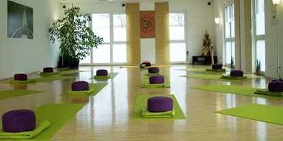 Yoga course - Edingen-Neckarhausen - https://scontent.xx.fbcdn.net/hphotos-xpa1/v/t1.0-9/s720x720/61771_450790911654073_1537486171_n.jpg?oh=bcdfb8dab1b6a9b2d898e89cf019d35b&oe=5765F47B - YogaRaum Mannheim