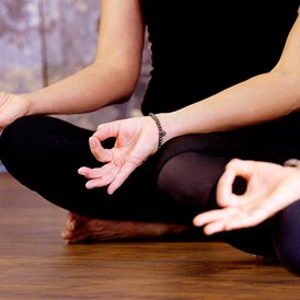 Yoga: Namasté im Yogaraum - deinem Studio für inspirierenden und authentischen modernenen Yogaunterricht in Ravensburg.  - Yogaraum Ravensburg / Ina Bubik