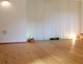 Yoga: Willkommen im gemütlichen Yogastudio in Schwetzendorf  - Natalie Merl - Yoga & Körpertherapie 