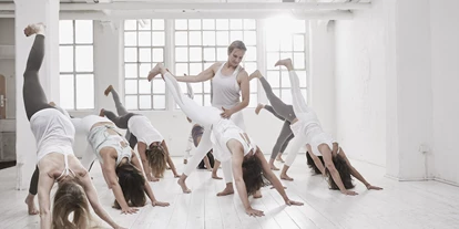 Yogakurs - geeignet für: Schwangere - Hamburg-Stadt Farmsen - Aloha - wir sind Power Yoga Institute! - Power Yoga Institute Studio Uhlenhorst