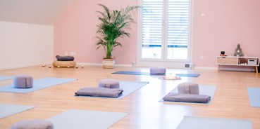 Yoga - Kurse mit Förderung durch Krankenkassen - Der große Übungsraum  - Yogalounge Nicole Veith