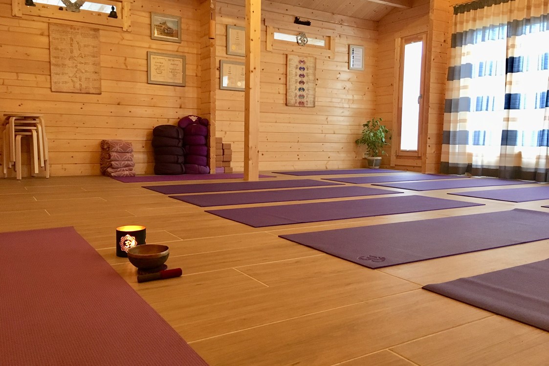 Yoga: Im Yogatempel finden verschiedene Kurse und Workshops statt - Sandra Schwardt Yoga, Meditation und Entspannung in Kellenhusen