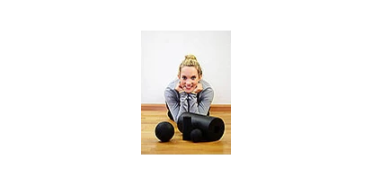 Yoga course - vorhandenes Yogazubehör: Decken - Faszientraining mit Yoga - Yogalehrer Weiterbildung im Yoga Ashram