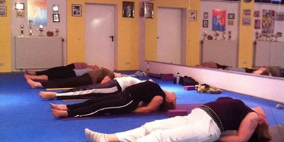 Yoga course - München Au-Haidhausen - https://scontent.xx.fbcdn.net/hphotos-xfp1/t31.0-8/s720x720/458111_413400938706778_1003538554_o.jpg - Hatha Yoga for everybody