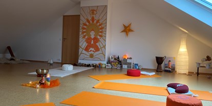 Yoga - vorhandenes Yogazubehör: Yogamatten - Yogastudio  - Diana Kipper Yoga