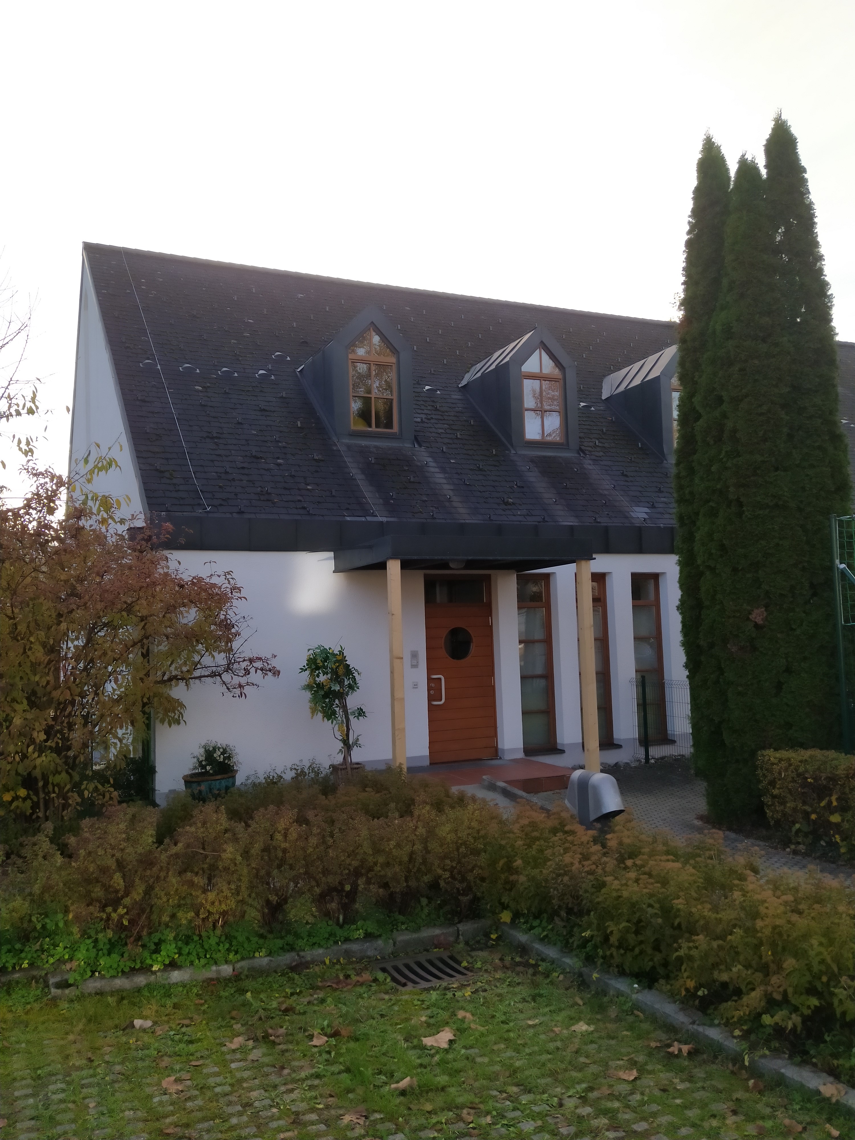 Yogakurs - Kurse für bestimmte Zielgruppen: Kurse nur für Frauen - Salzburg-Stadt (Salzburg) - Kindergarten Bachstraße, Seiteneingang - Yoga und Musik - Yoga in Salzburg 