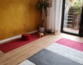 Yoga: Hatha Yoga am Dienstag

"Mein Yogaraum"
Felheuerstr. 54
44319 Dortmund

18:00 - 19:15 Uhr &
19:45 - 21:00 Uhr - Carola May, Felt - " YOGI IN THE HOUSE", zertifizierte Yogalehrerin