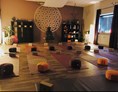 Yoga: Barbara & Lisa Rodermann/ Yogastudio Janardhan