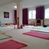 Yogakurs - Der Yoga-Raum-Lübeck bereit für Yoga - Yoga-Raum-Lübeck  Inhaberin Christa Dirks