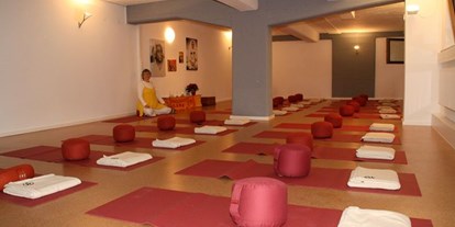 Yoga course - Kurse mit Förderung durch Krankenkassen - Münster (Münster, Stadt) - https://scontent.xx.fbcdn.net/hphotos-xpf1/t31.0-8/s720x720/413051_370963319609498_225614793_o.jpg - Yoga Vidya Münster