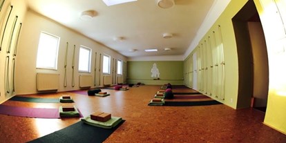 Yoga course - Düsseldorf Stadtbezirk 4 - https://scontent.xx.fbcdn.net/hphotos-xfl1/t31.0-0/p480x480/11050687_1661569700788429_7454764897609159539_o.jpg - Yoga Lila Neuss