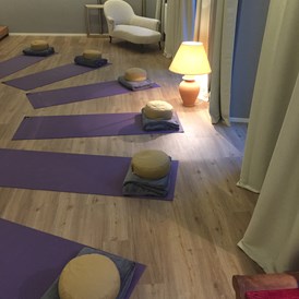 Yoga: Param Yoga Fürth; Yoga in Wohnzimmer Atmosphäre  - Param Yoga - Yoga in Fürth bei Nürnberg